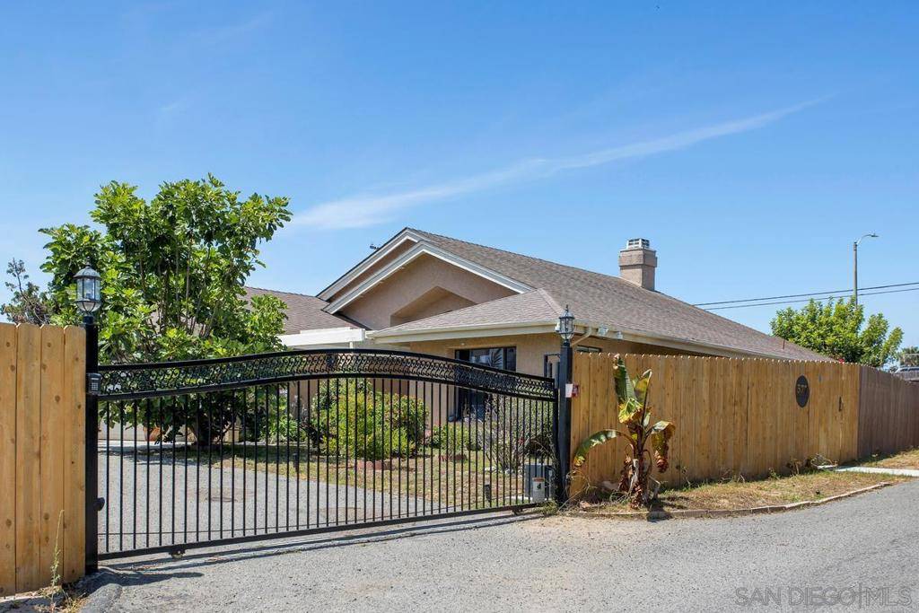 Vista, CA 92083,577 Grapevine Ct.
