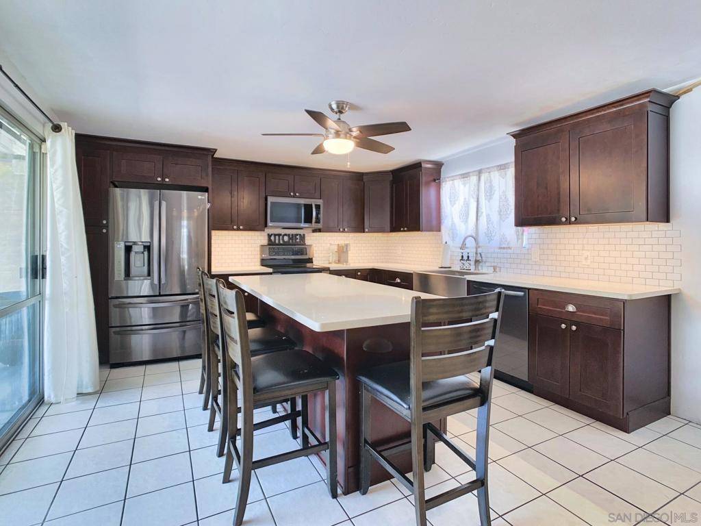El Cajon, CA 92021,8644 Via Del Luz