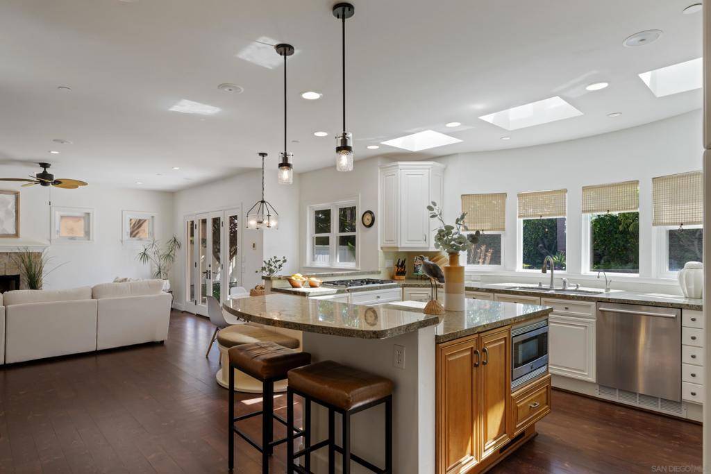 Solana Beach, CA 92075,515 N Acacia Ave