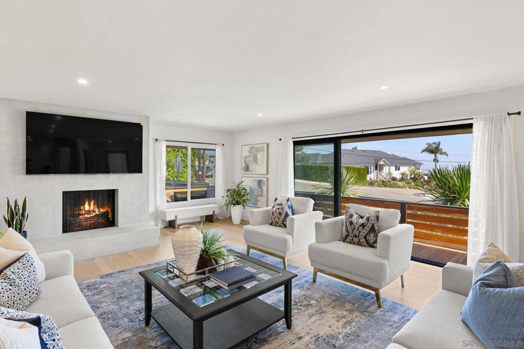 La Jolla, CA 92037,896 La Jolla Rancho Road