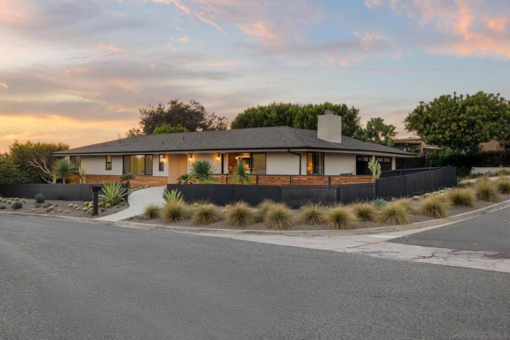 La Jolla, CA 92037,896 La Jolla Rancho Road