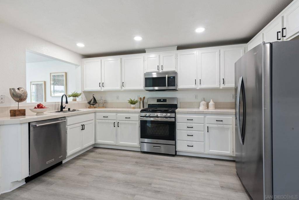 Oceanside, CA 92057,5030 Codorniz #28
