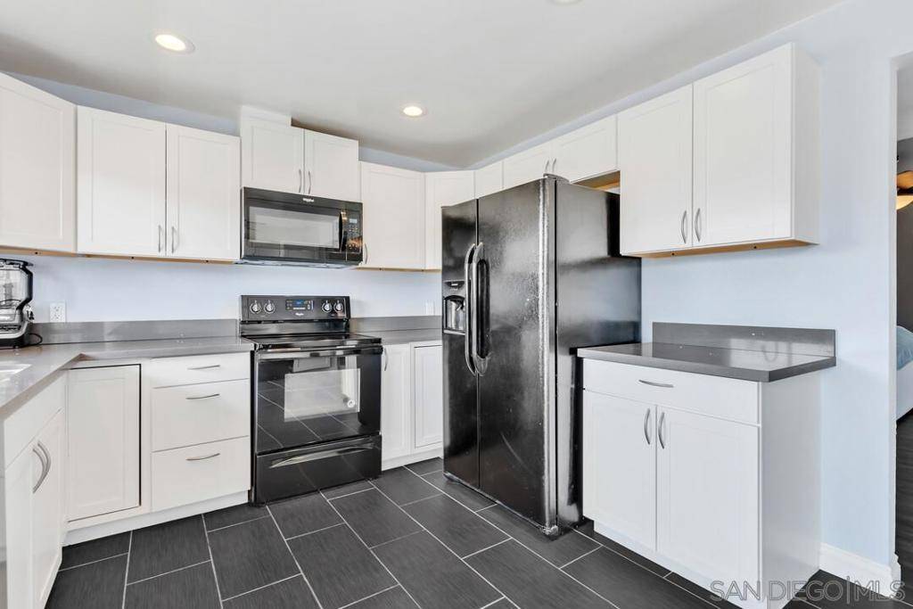 Escondido, CA 92025,806 E 4Th Ave #8