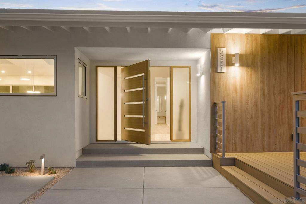 La Jolla, CA 92037,5851 Box Canyon