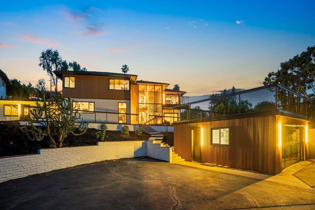 Vista, CA 92084,2101 Monte Vista Dr