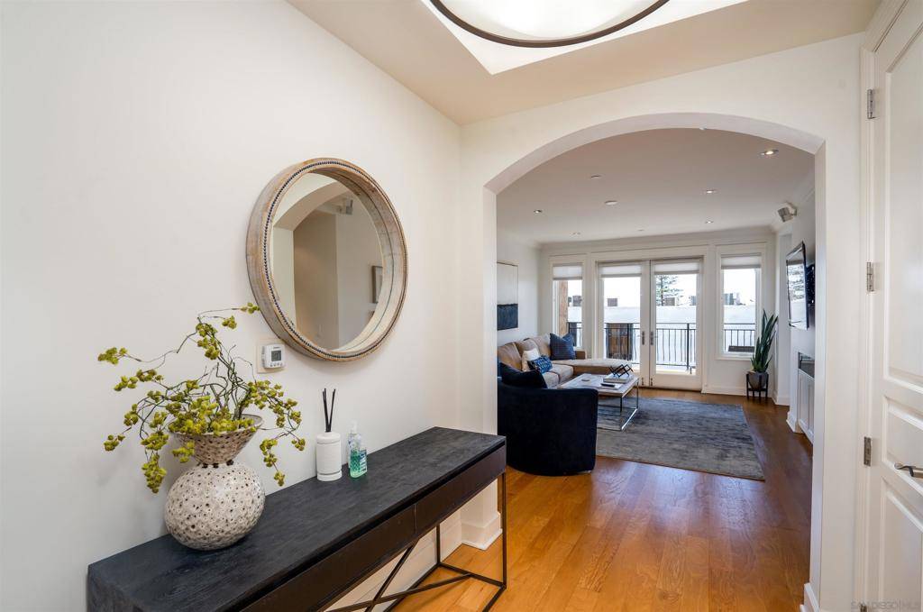 La Jolla, CA 92037,1000 Genter St #304