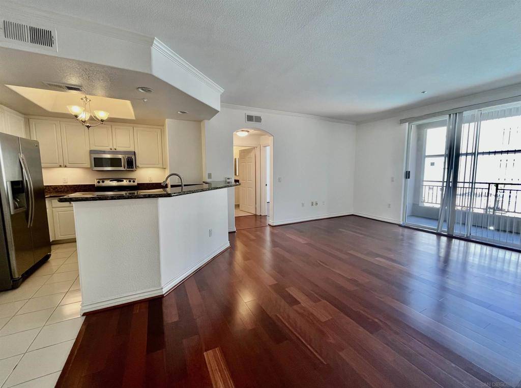 La Jolla, CA 92037,9263 Regents Rd. #B208
