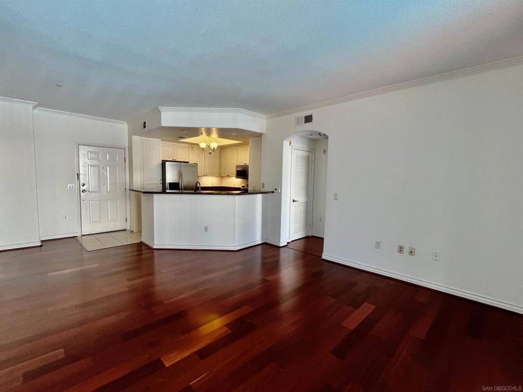La Jolla, CA 92037,9263 Regents Rd. #B208