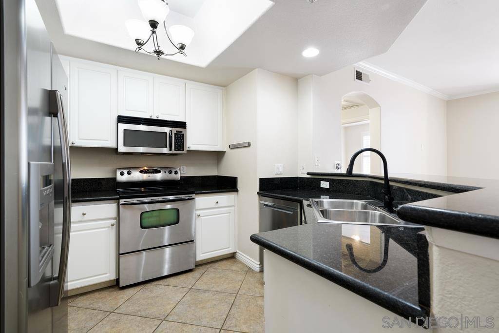 La Jolla, CA 92037,9263 Regents Rd. #B208