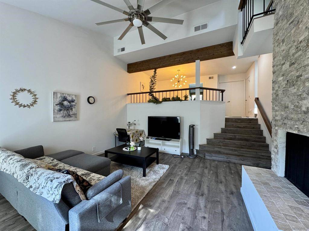 La Jolla, CA 92037,3230 Caminito Eastbluff #72