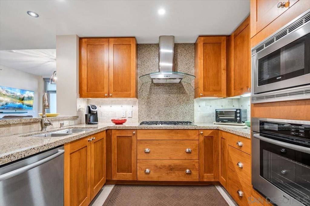 San Diego, CA 92101,700 W E St #805