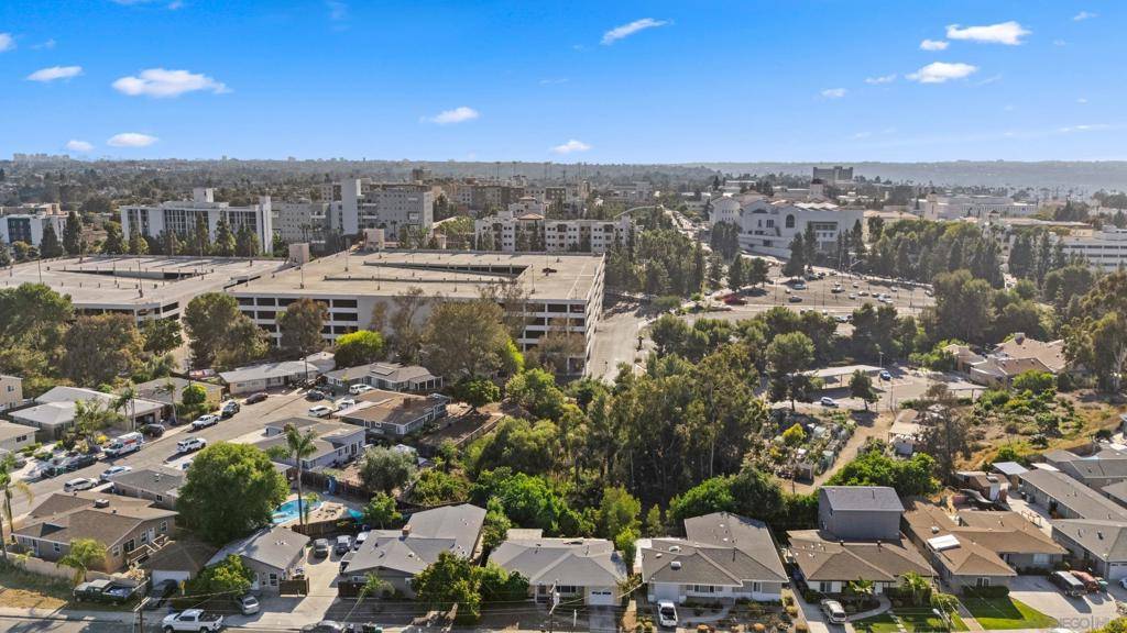San Diego, CA 92115,5220 E Falls View