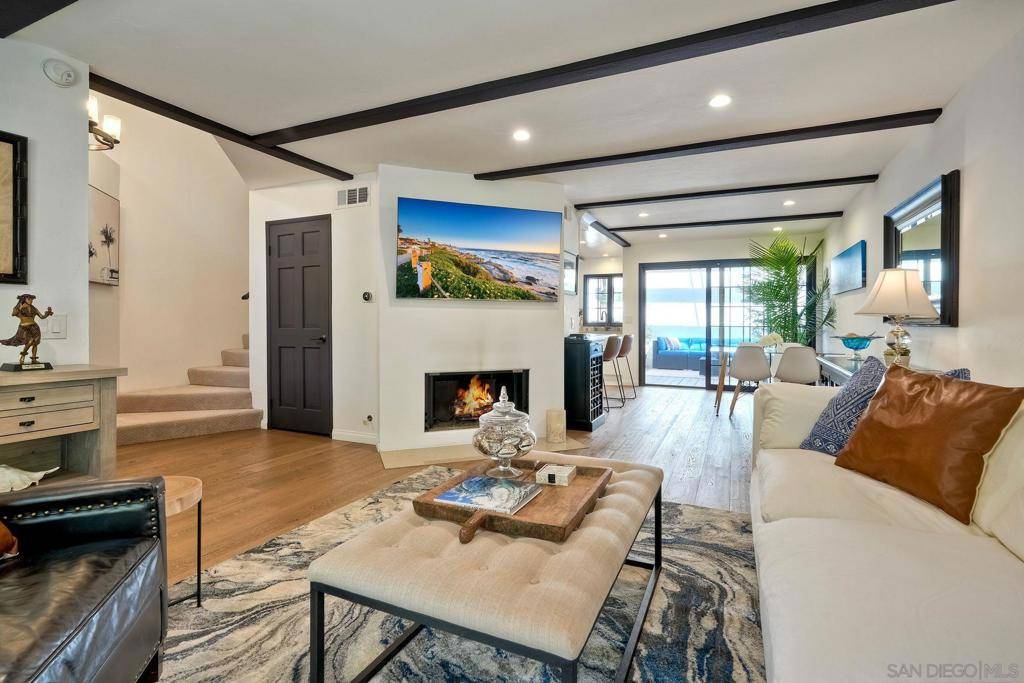 La Jolla, CA 92037,8666 Villa La Jolla Dr #4