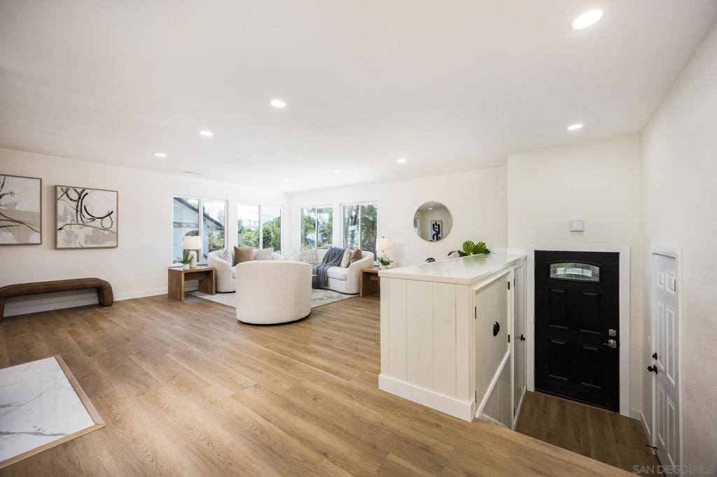 Vista, CA 92083,440 448 W Los Angeles Dr