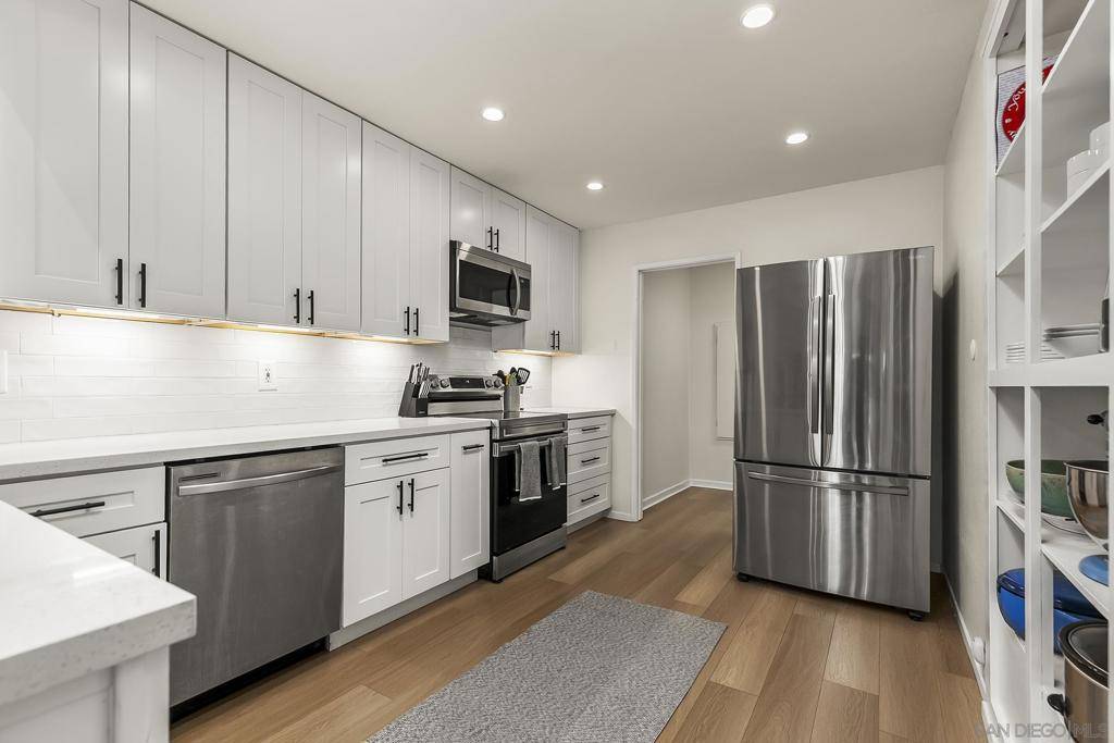 San Diego, CA 92110,5985 Cirrus St
