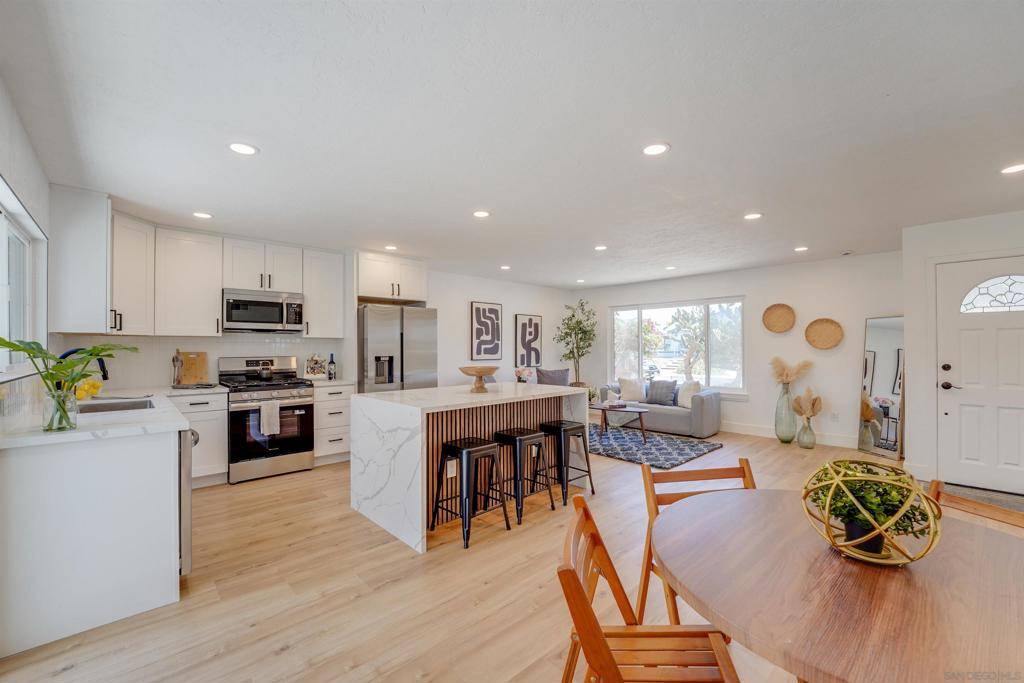 San Diego, CA 92126,8896 Belfast Cir