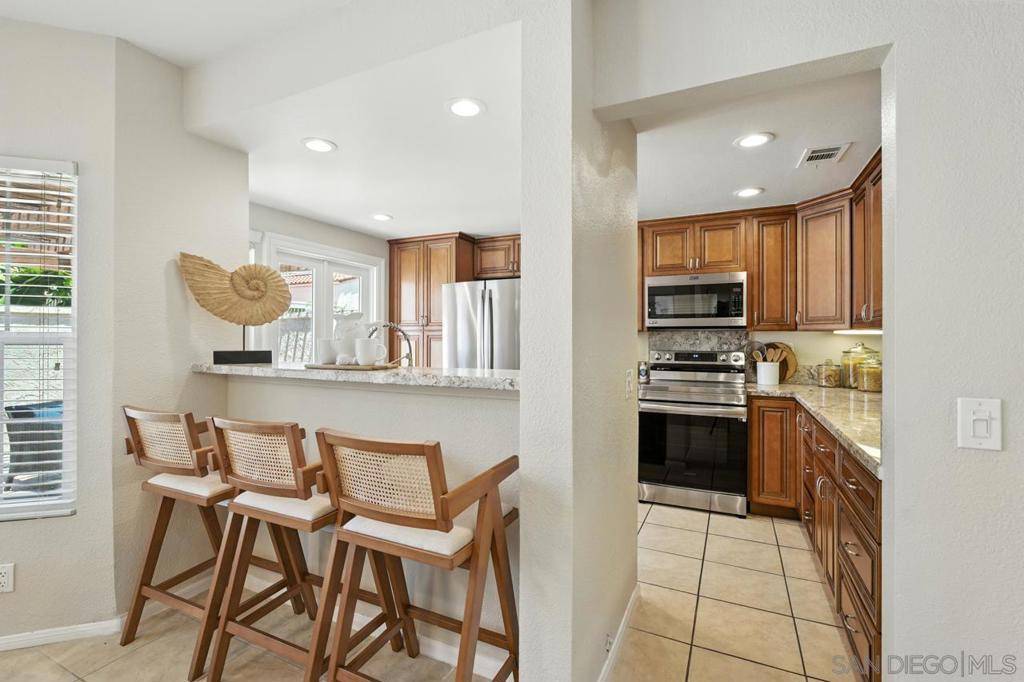 San Diego, CA 92128,15905 Avenida Villaha #81