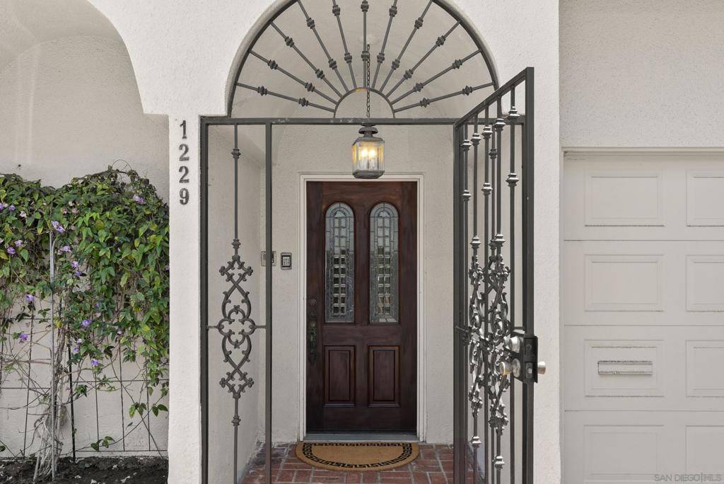 La Jolla, CA 92037,1229 Roslyn Ln
