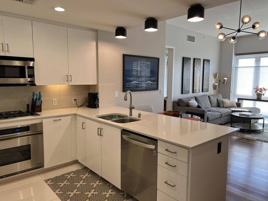 San Diego, CA 92103,845 Fort Stockton Dr #302