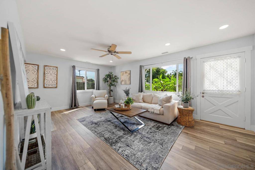 San Diego, CA 92119,6311 Badger Lake Ave
