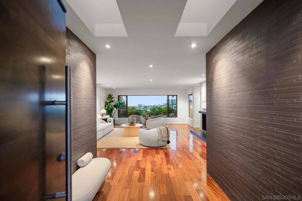 La Jolla, CA 92037,6561 Avenida Wilfredo