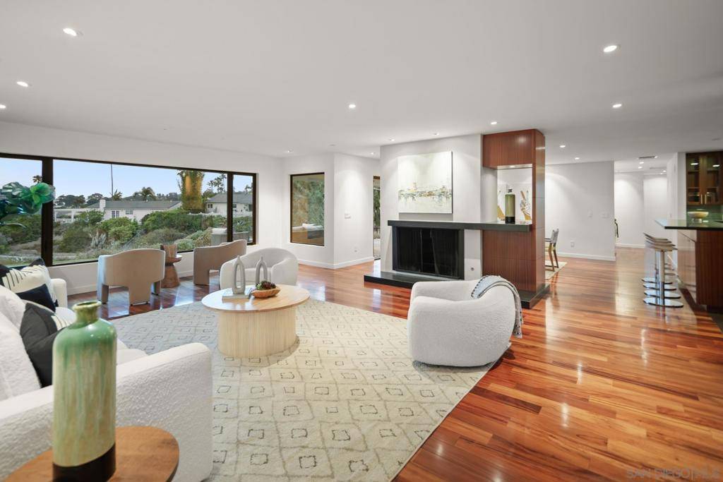 La Jolla, CA 92037,6561 Avenida Wilfredo