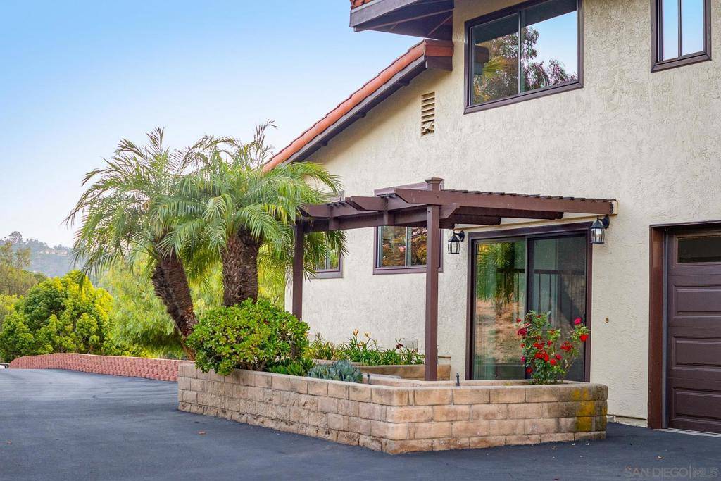 Valley Center, CA 92082,28411 Aerie Road