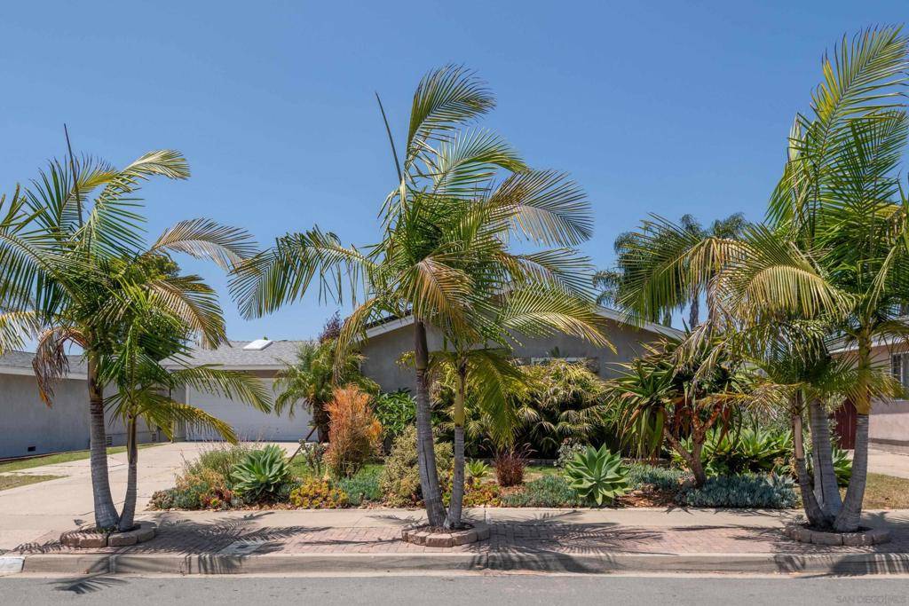 San Diego, CA 92117,4472 Huerfano Ave