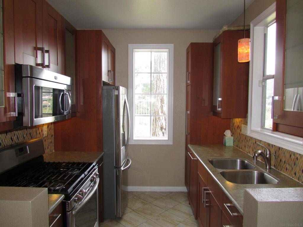San Diego, CA 92128,10914 Sabre Hill Dr #331