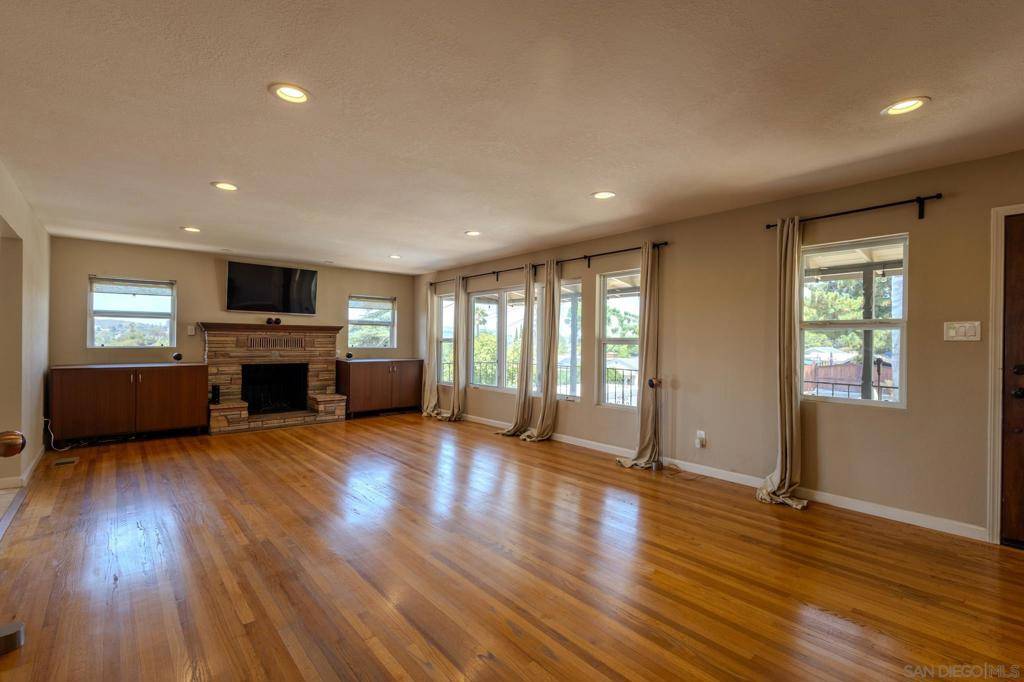 Escondido, CA 92025,123 E 11th Ave.