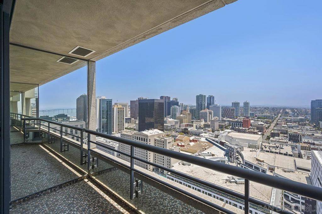 San Diego, CA 92101,700 Front Streeet #2307