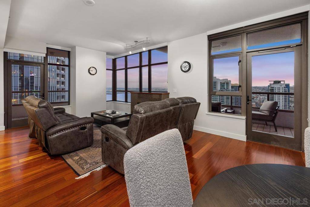 San Diego, CA 92101,700 W E St #3502