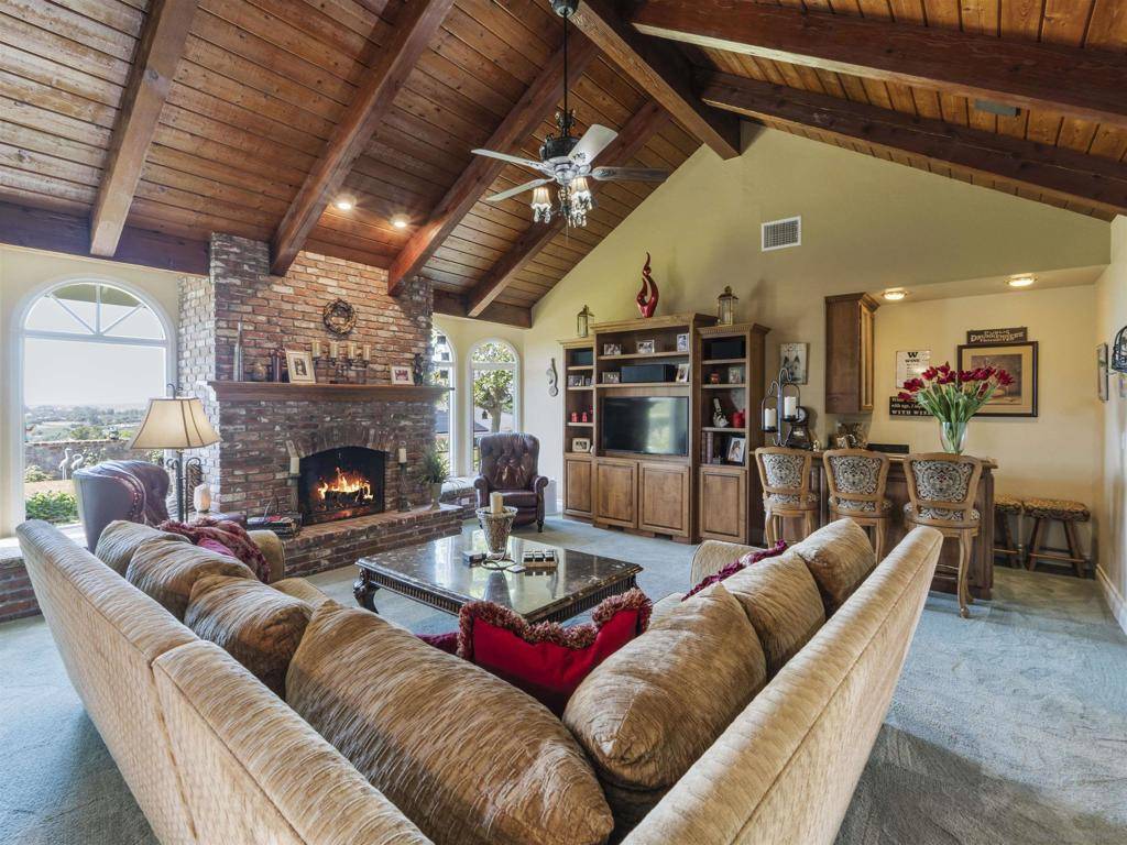 17502 Corte Lomas Verdes Poway, CA 92064