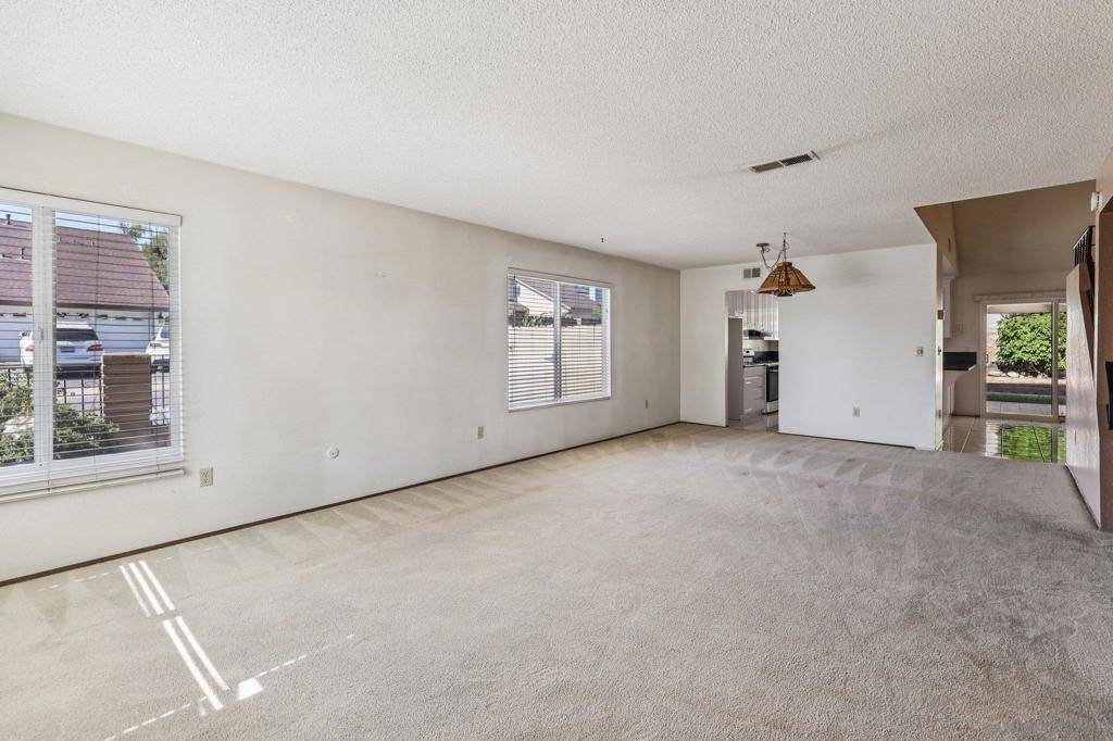 San Diego, CA 92154,823 Fuchsia Ln
