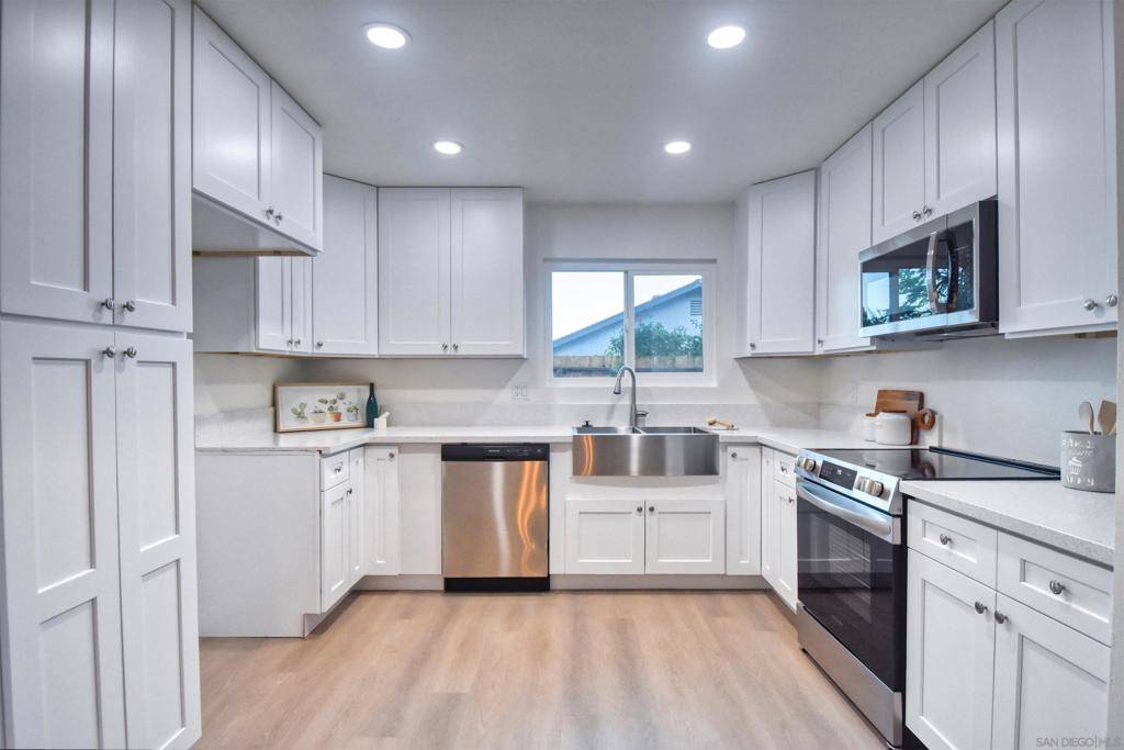 Poway, CA 92064,13218 Olive Grove Dr