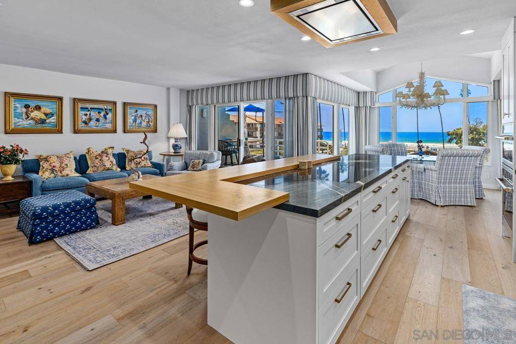 La Jolla, CA 92037,2120 Vallecitos #303