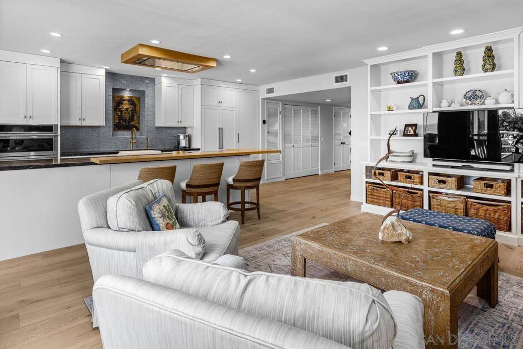 La Jolla, CA 92037,2120 Vallecitos #303