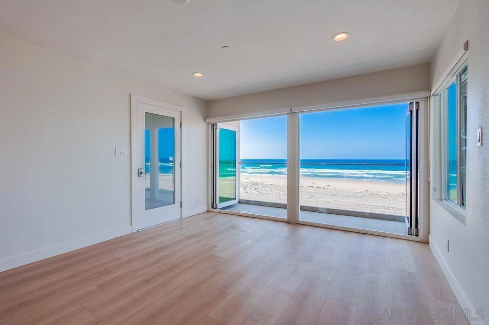 San Diego, CA 92109,3449 Ocean Front Walk