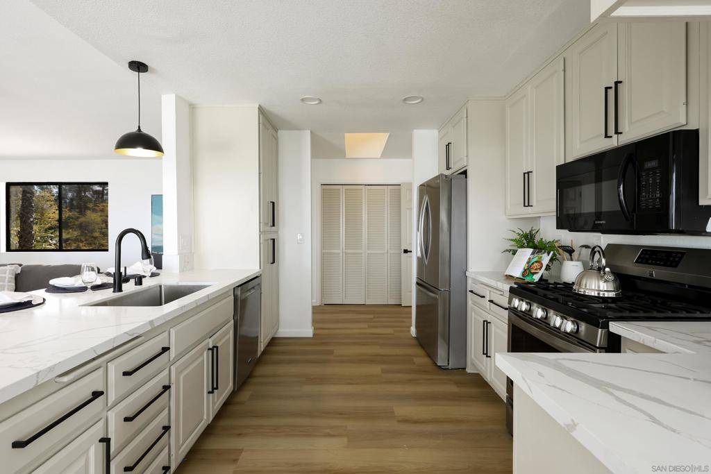 Escondido, CA 92026,28983 Mountain Meadow Rd