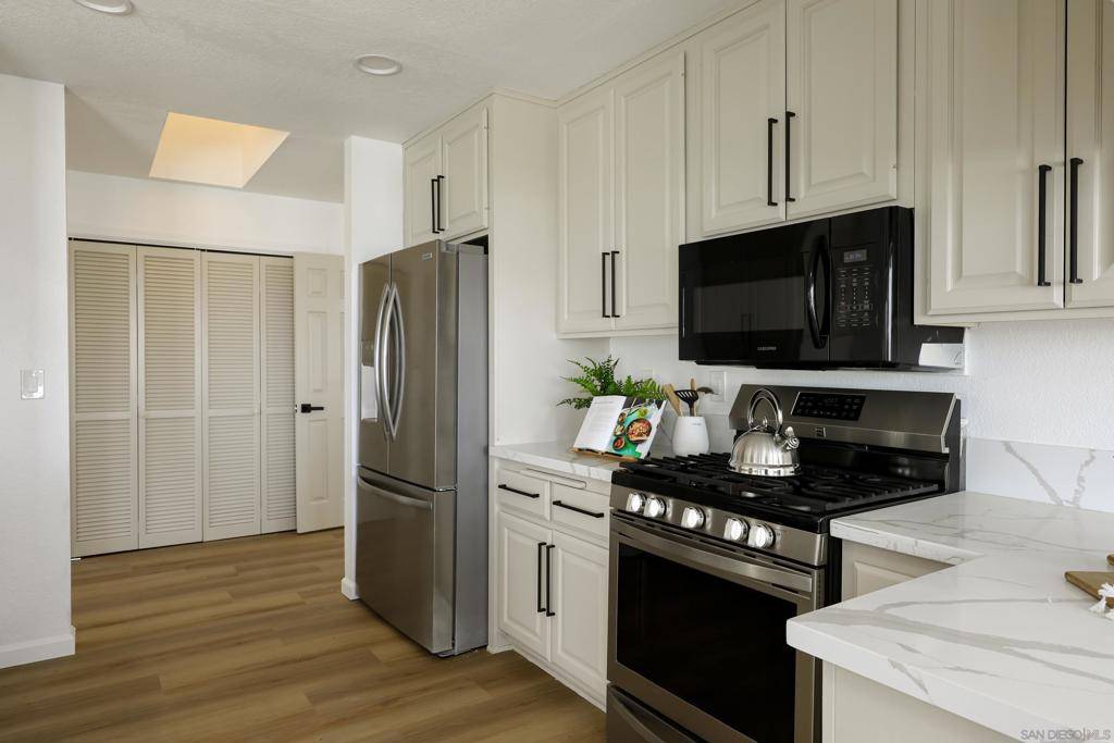 Escondido, CA 92026,28983 Mountain Meadow Rd