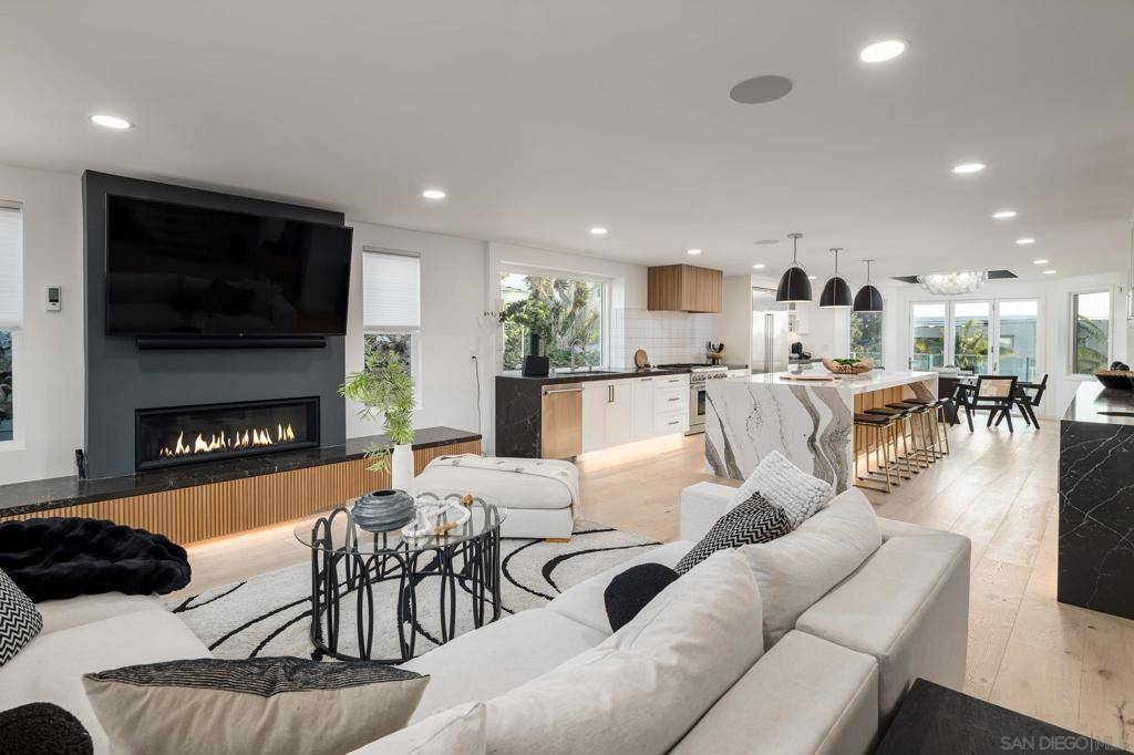 La Jolla, CA 92037,7570 Cabrillo Ave