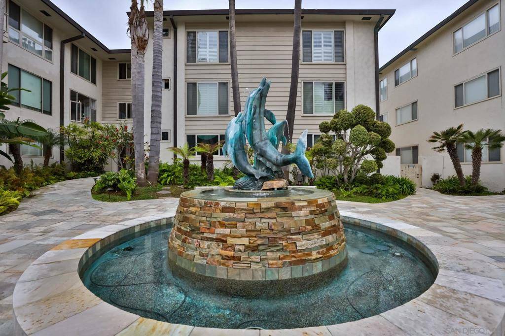 La Jolla, CA 92037,220 Coast Blvd #2M