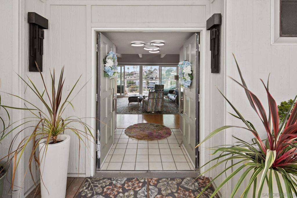San Diego, CA 92103,1694 Torrance St