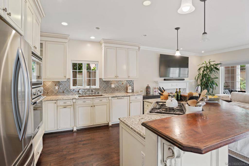 La Jolla, CA 92037,7824 Exchange Pl