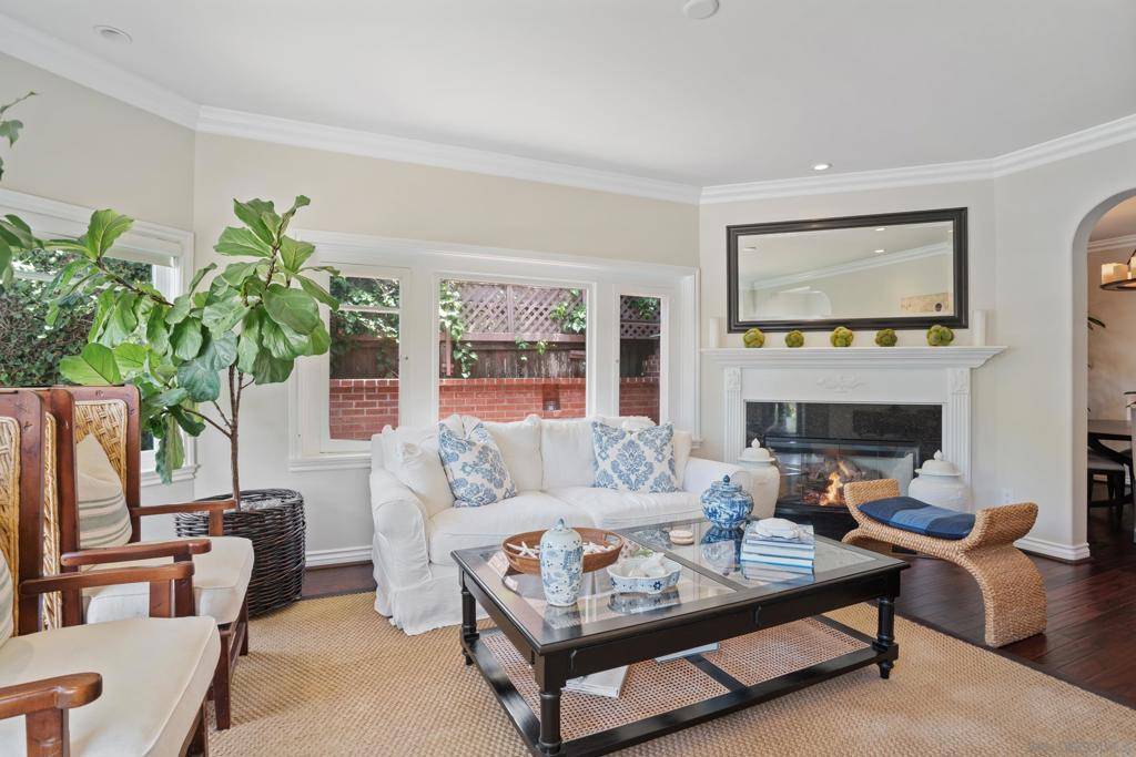 La Jolla, CA 92037,7824 Exchange Pl