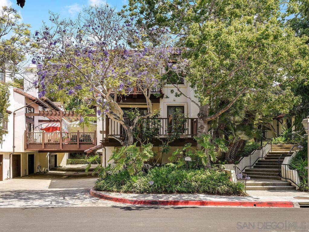 La Jolla, CA 92037,8680 Villa La Jolla