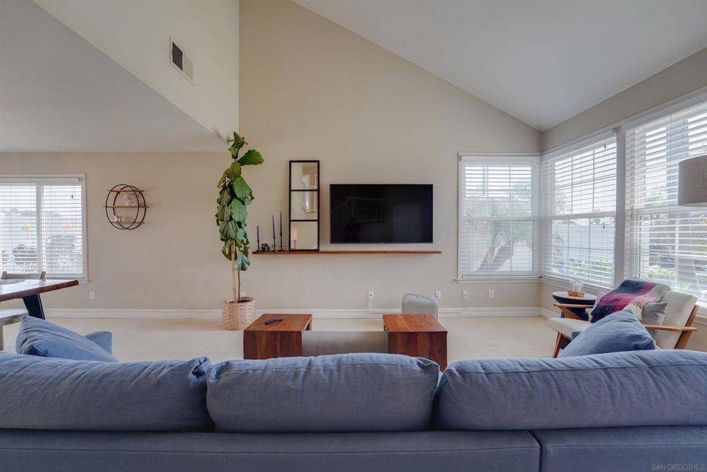 Encinitas, CA 92024,1647 Hawk View Drive