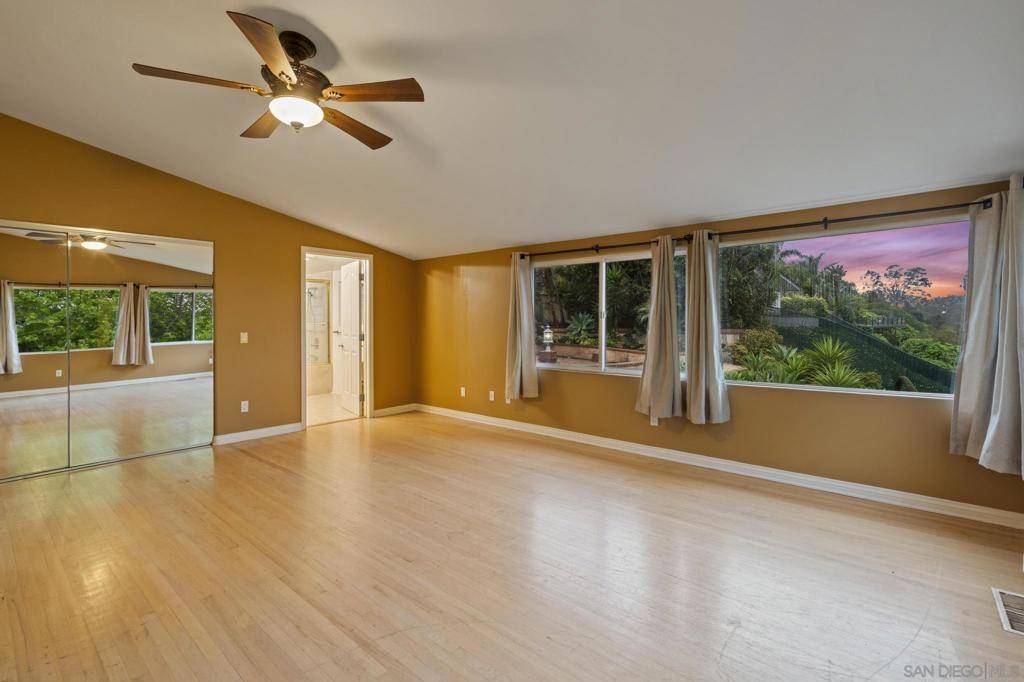 La Jolla, CA 92037,6430 La Jolla Scenic Drive South