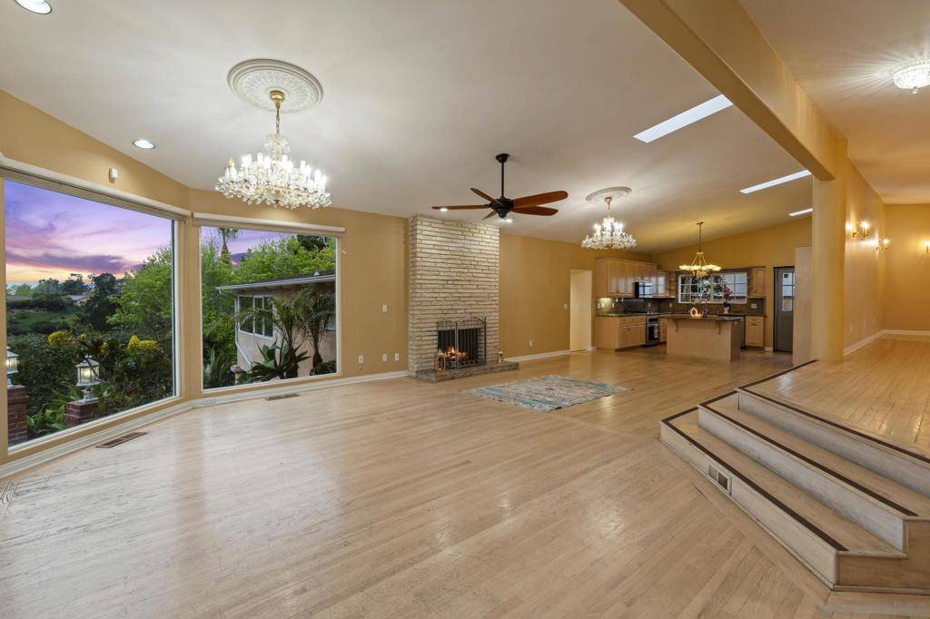 La Jolla, CA 92037,6430 La Jolla Scenic Drive South