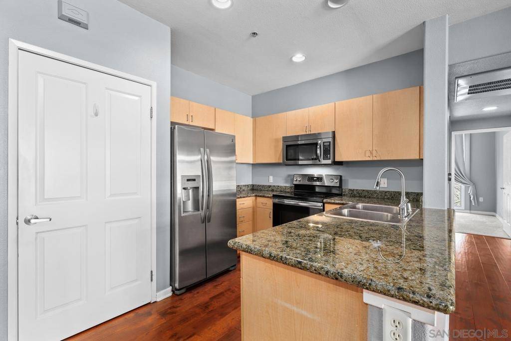 San Diego, CA 92101,1501 Front St #315